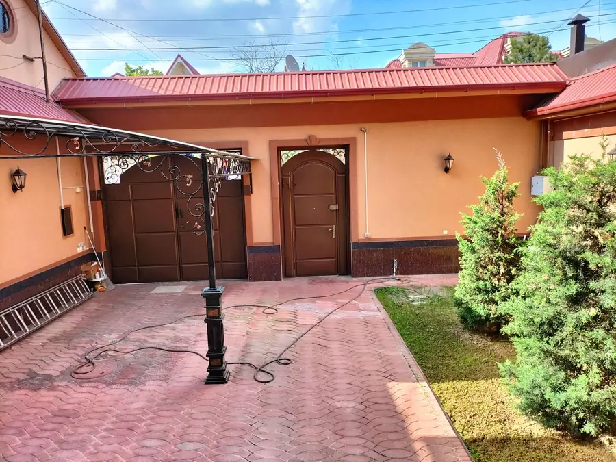 Ijaraga 2 qavatli uy − 200 m²