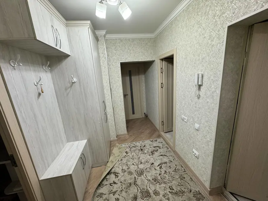 Сдается 2-комнатная квартира − 60 м²