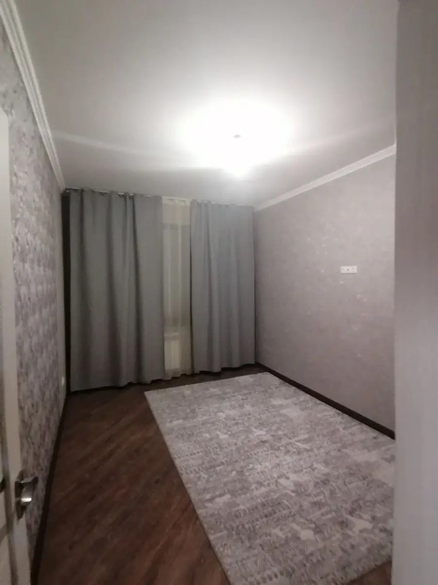 Продается 3-комнатная квартира − 60 м²