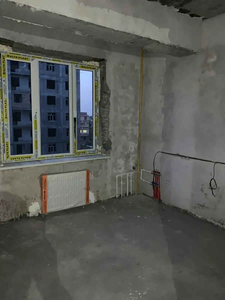 Продается 3-комнатная квартира − 90 м²