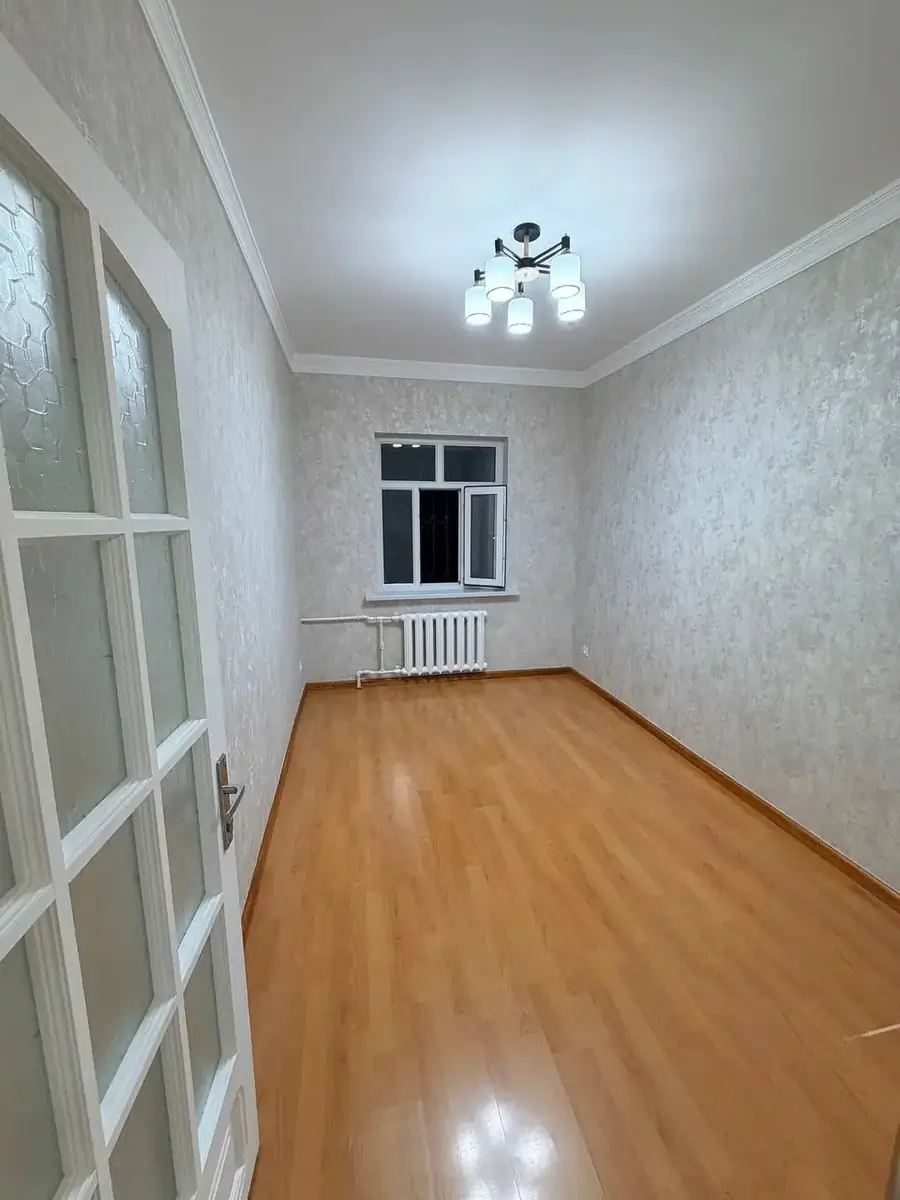 Более 5 xonali kvartira sotiladi − 100 m²