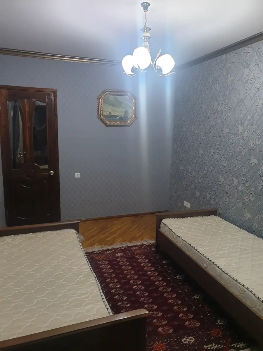 Продается 4-комнатная квартира − 156 м²