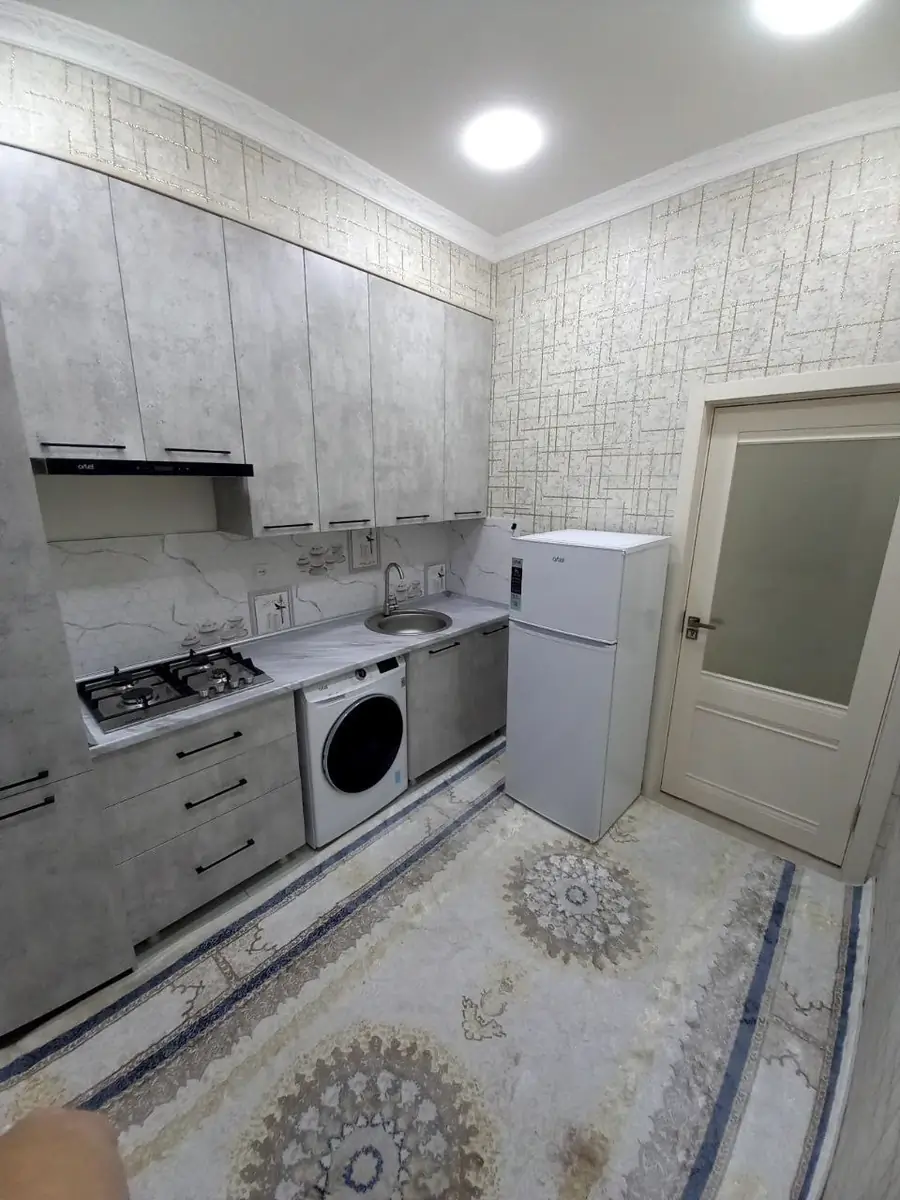 Продается 2-комнатная квартира − 38 м²