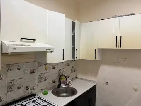 2 xonali kvartira sotiladi − 42 m²