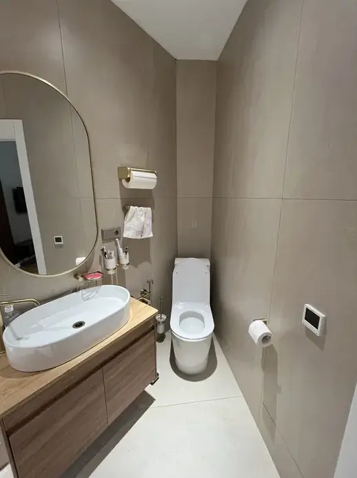 4 xonali kvartira sotiladi − 130 m²