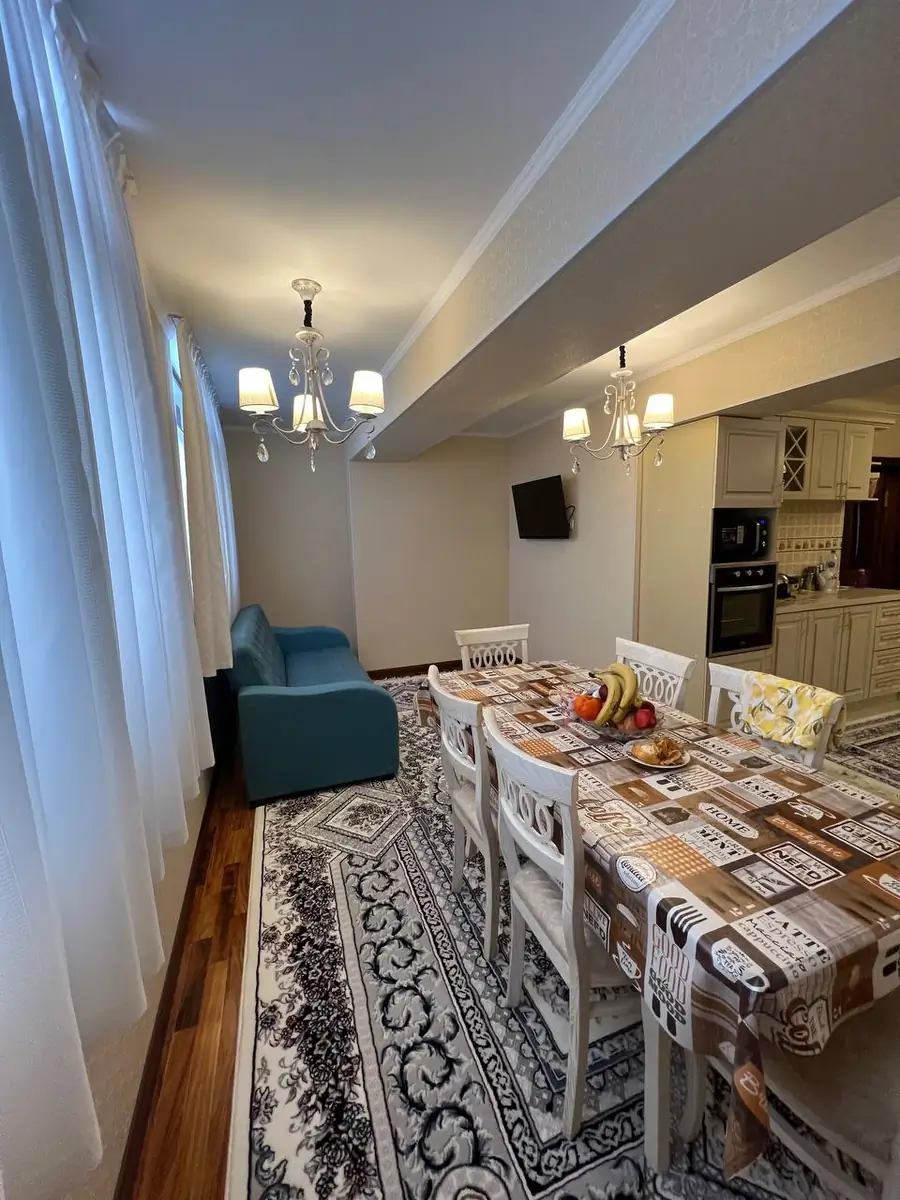 Сдается Более 5-комнатная квартира − 150 м²