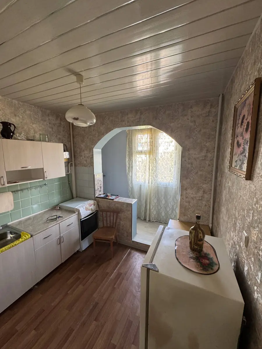 1 xonali kvartira sotiladi − 42 m²