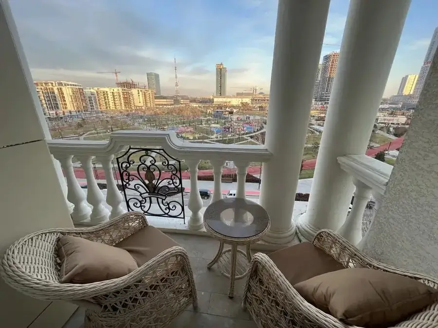 Сдается 3-комнатная квартира − 100 м²