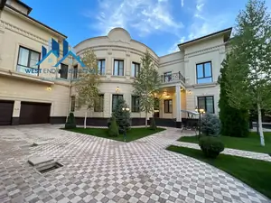 Сдается 3-этажный дом − 700 м²