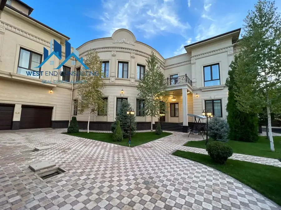 Сдается 3-этажный дом − 700 м²