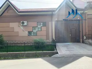 Ijaraga 3 qavatli uy − 350 m²