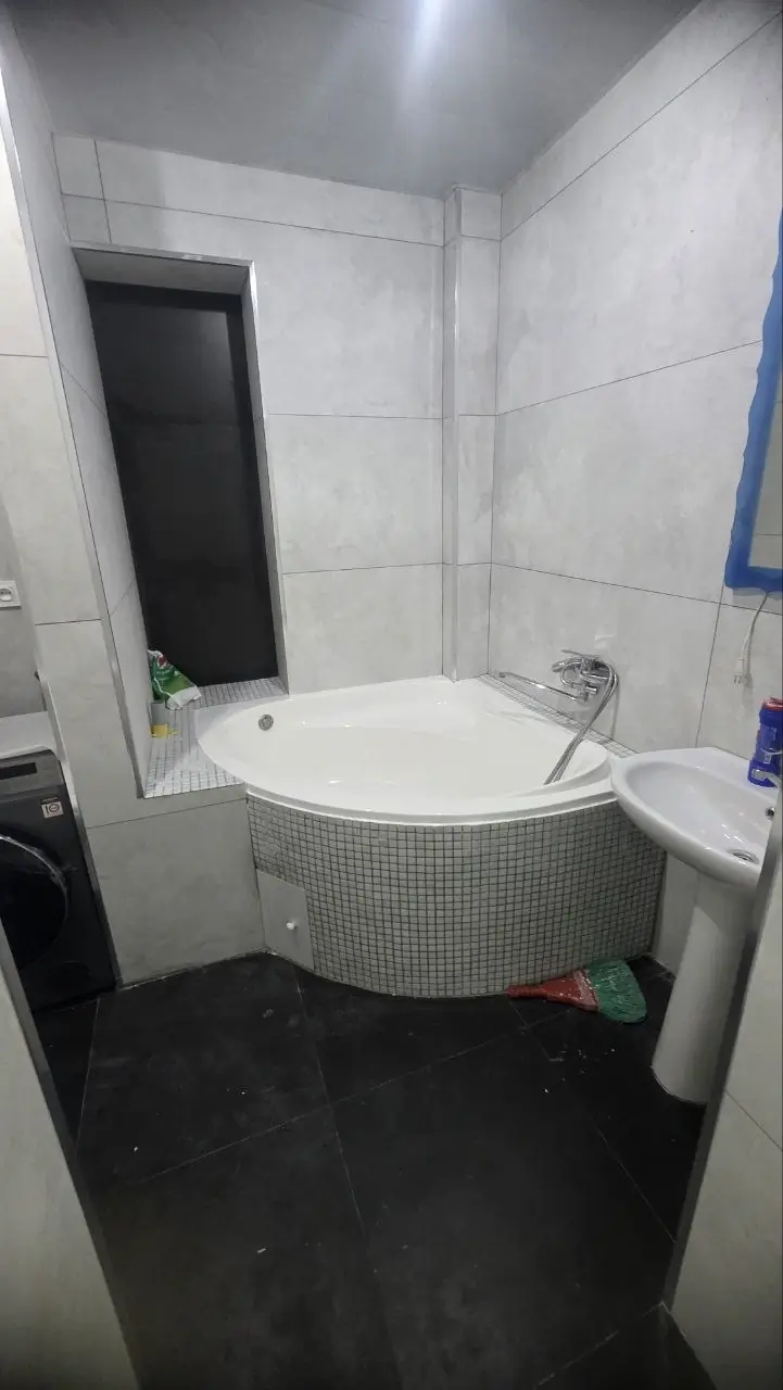 Сдается 3-комнатная квартира − 65 м²