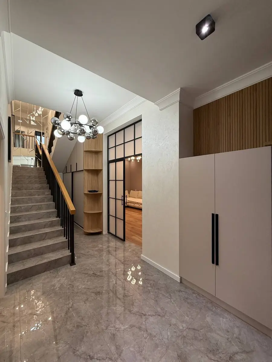 2 qavatli uy sotiladi − 170 m²