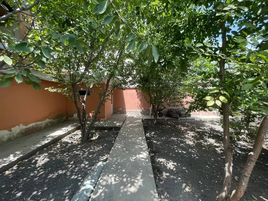 2 qavatli uy sotiladi − 1060 m²