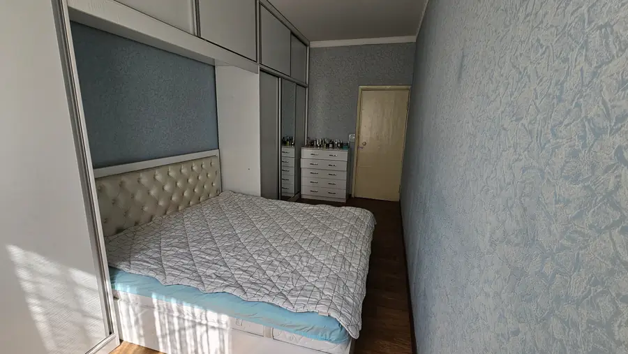 Продается 3-комнатная квартира − 60 м²