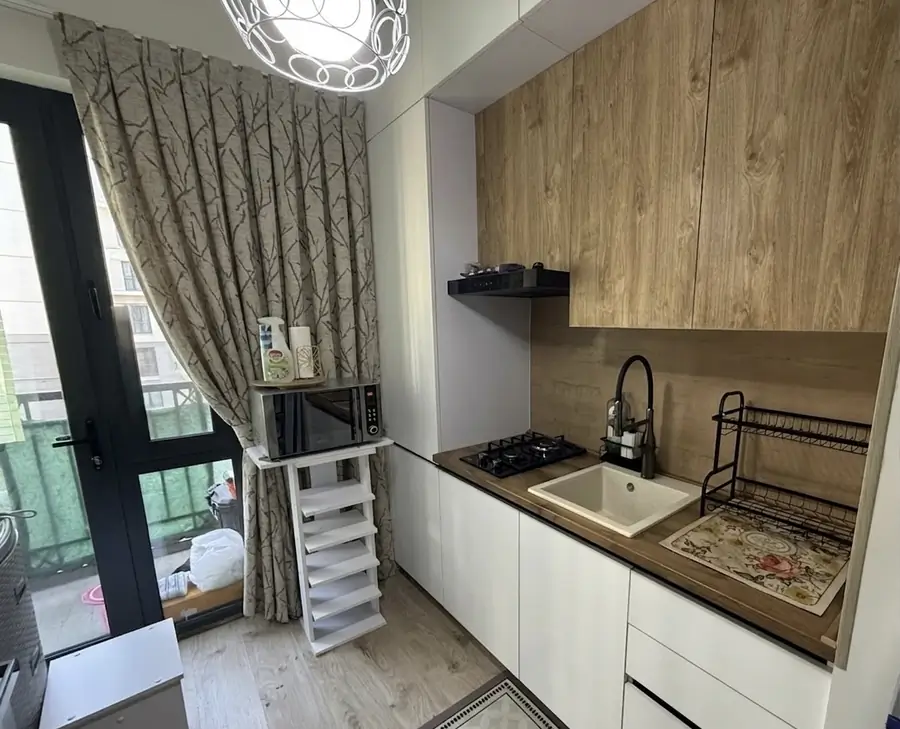 Продается 3-комнатная квартира − 61 м²