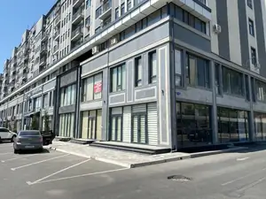 Продается торговое помещение − 300 м²