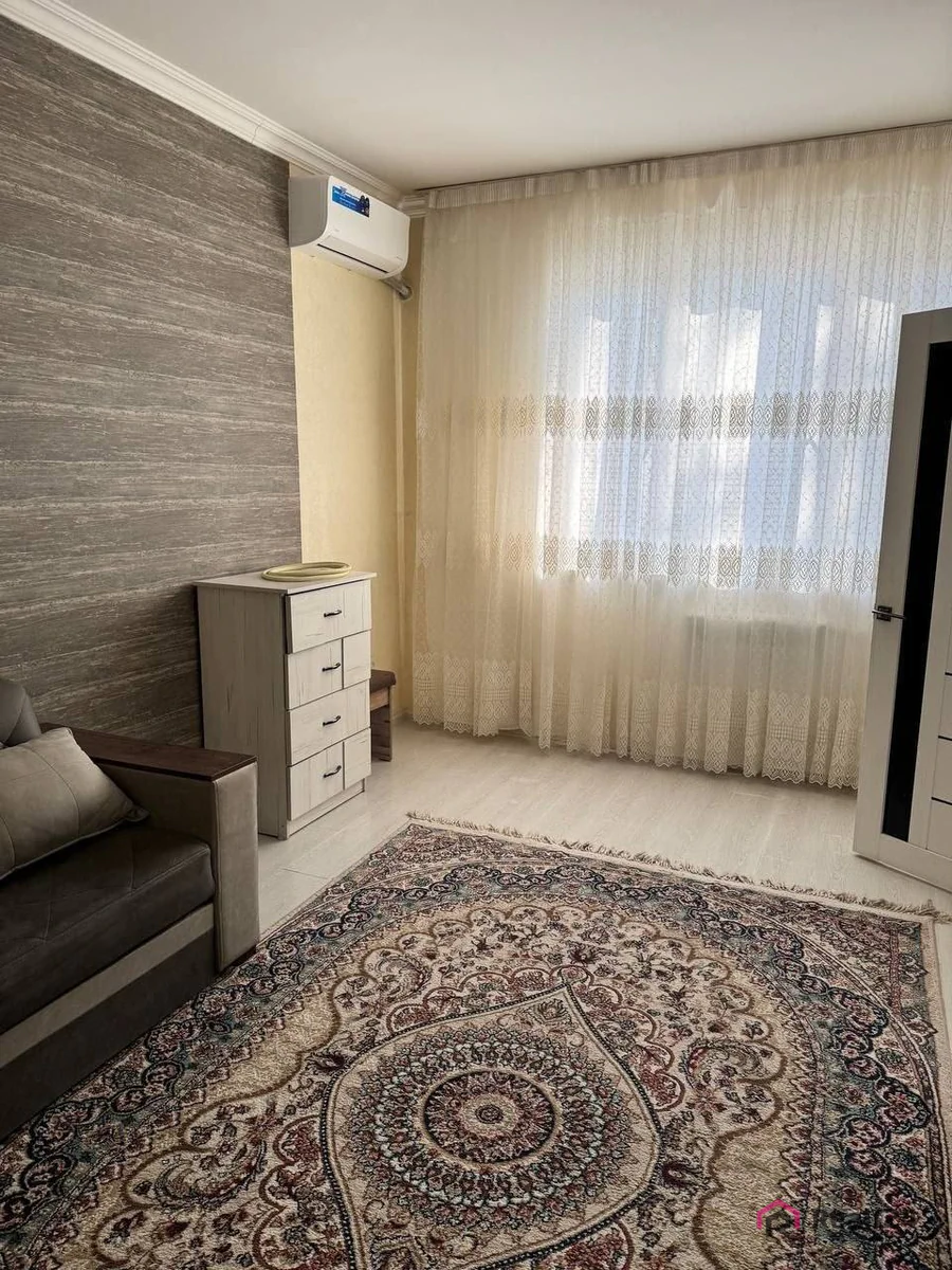 Сдается 1-комнатная квартира − 30 м²