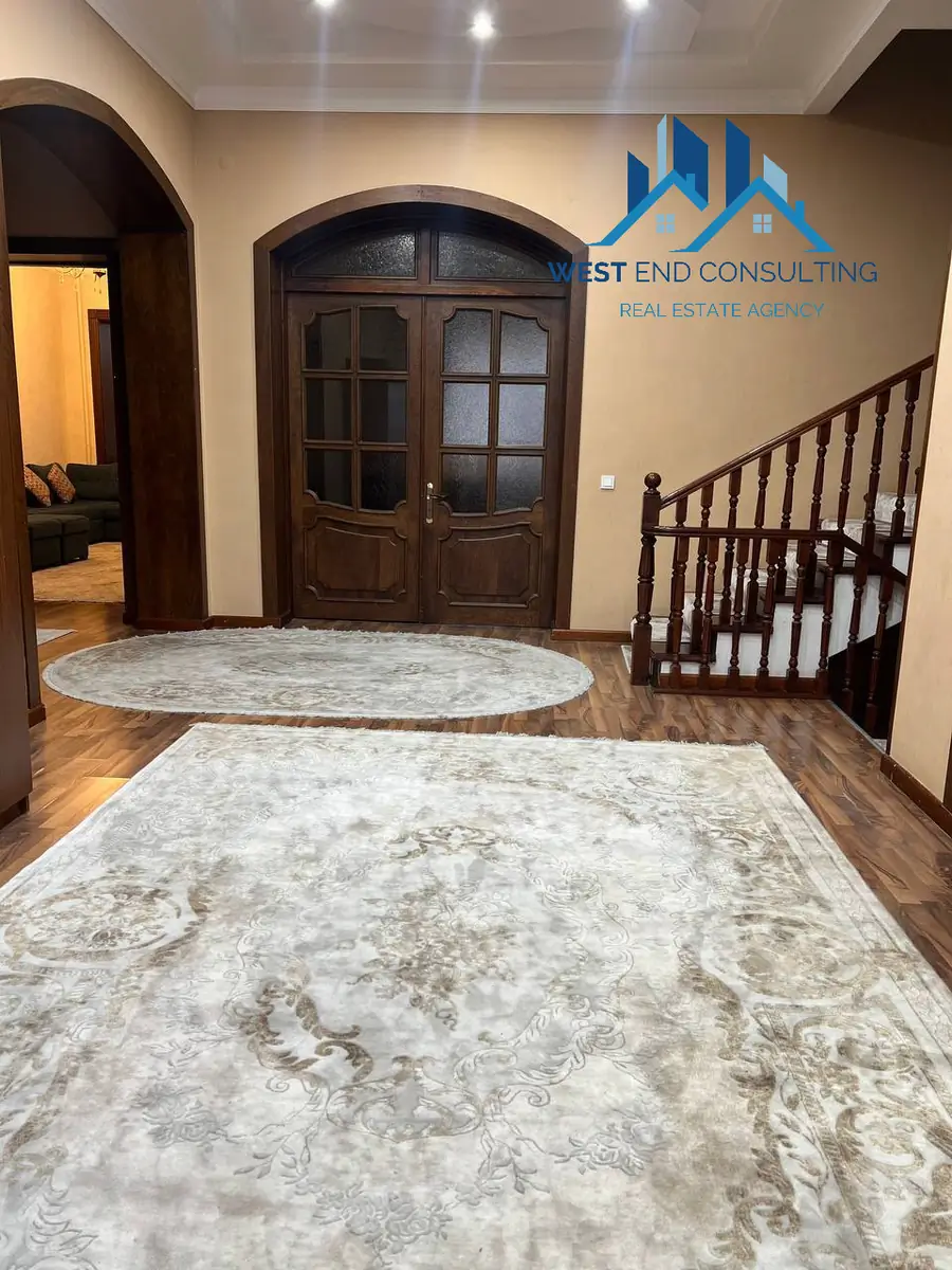 Ijaraga 3 qavatli uy − 420 m²