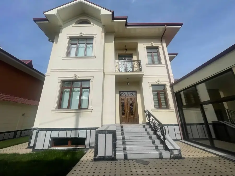 2 qavatli uy sotiladi − 600 m²