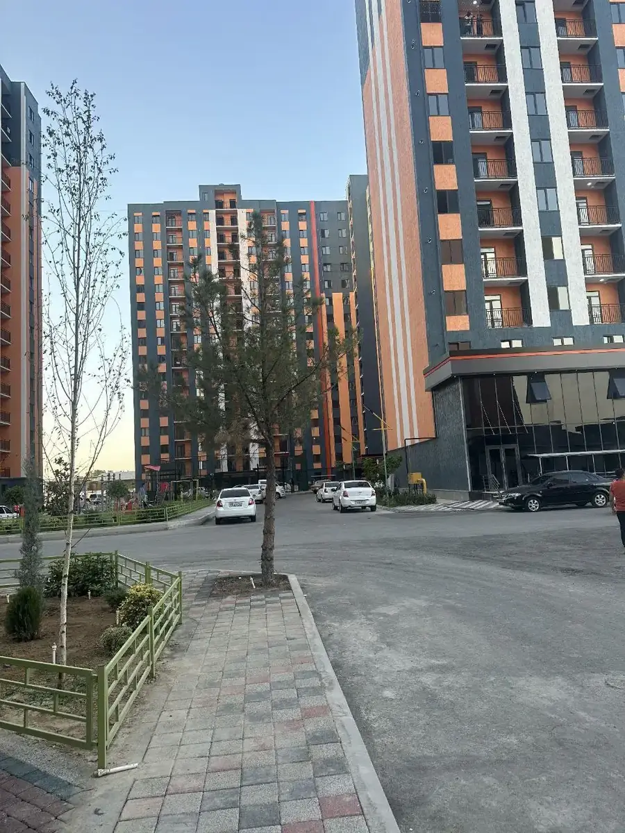 Продается 2-комнатная квартира − 57 м²