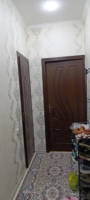 3 xonali kvartira sotiladi − 50 m²