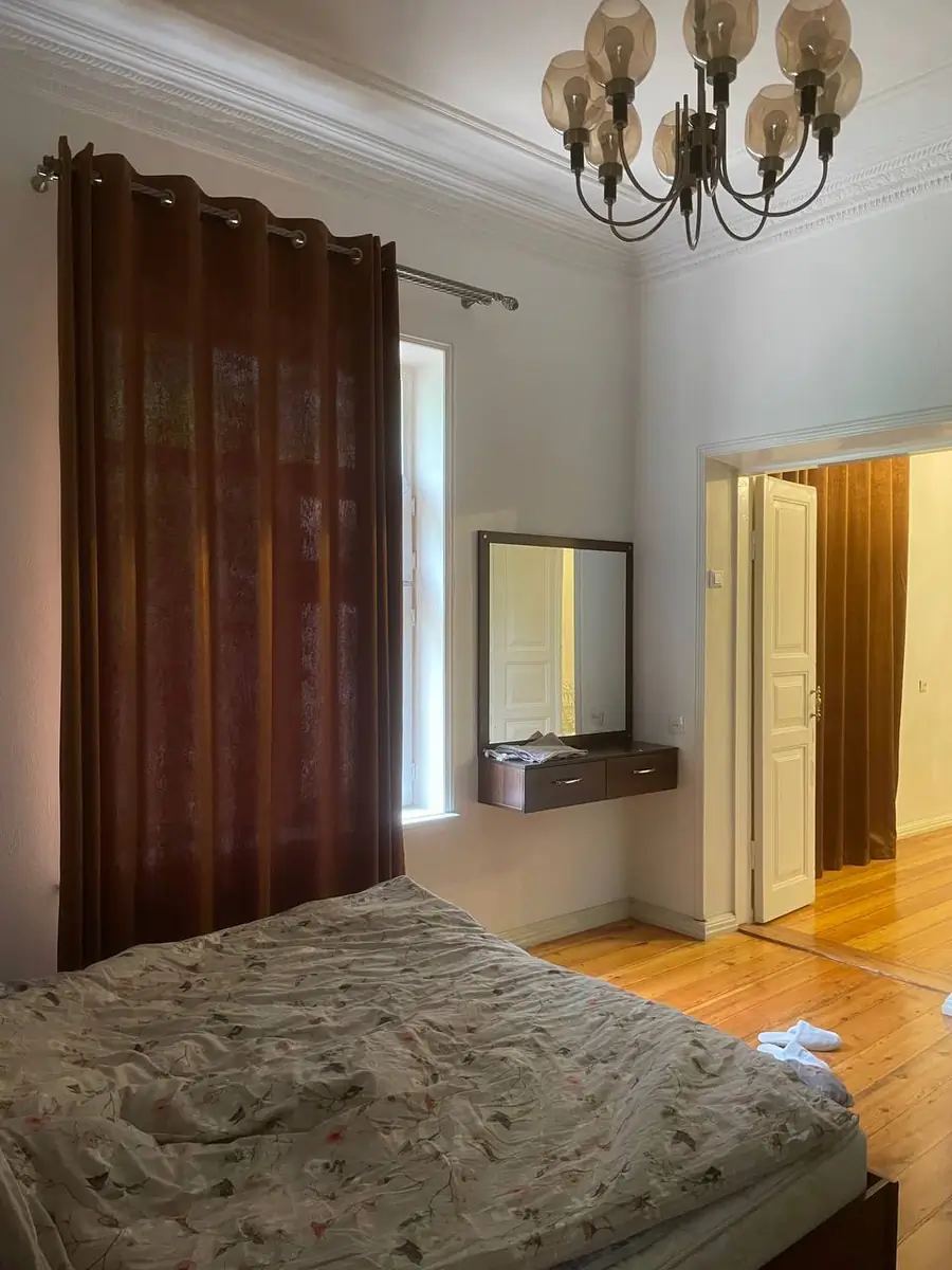 Ijaraga 2 qavatli uy − 340 m²