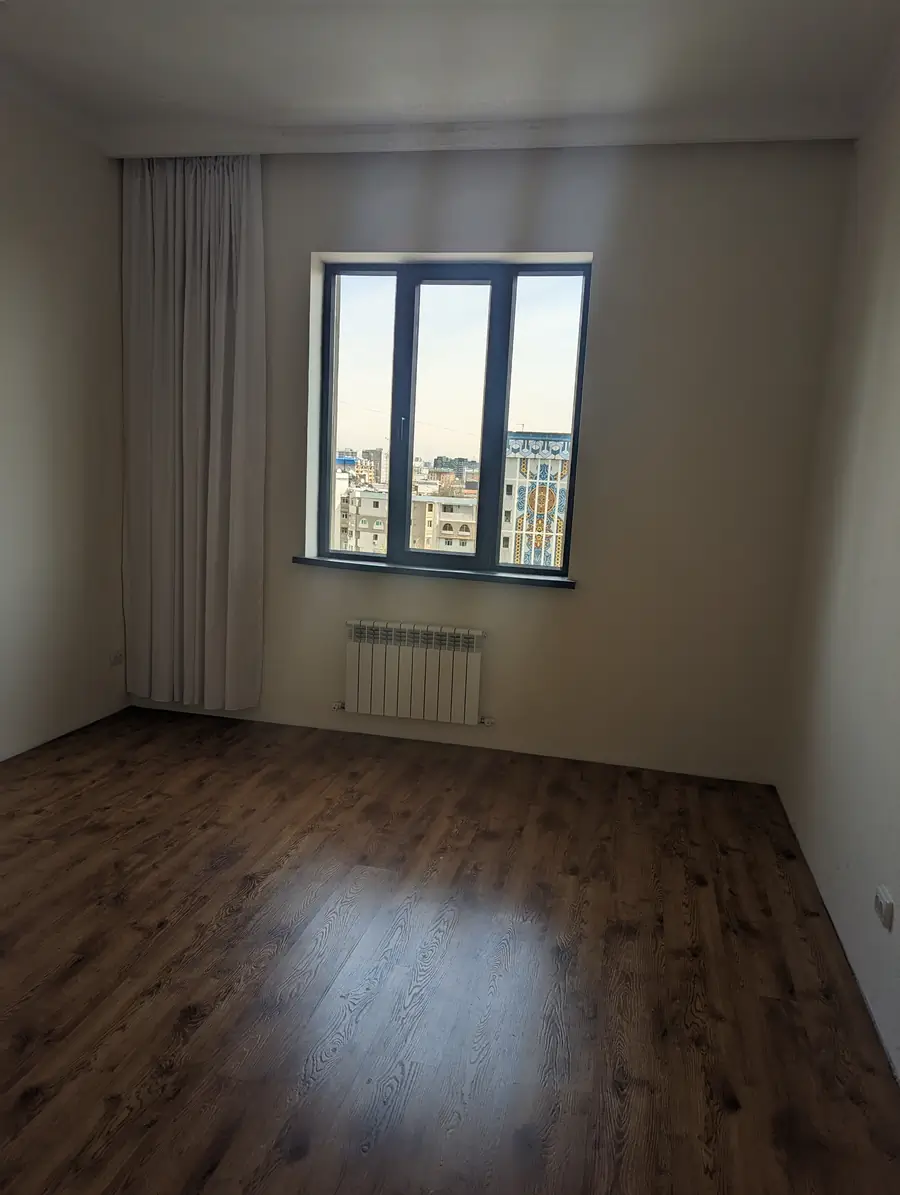 Продается 3-комнатная квартира − 90 м²