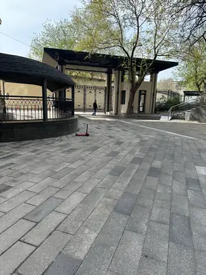 2 xonali kvartira sotiladi − 145 m²