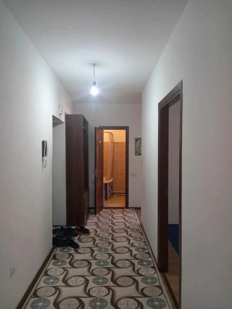 Продается 2-комнатная квартира − 60 м²