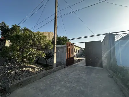 1 qavatli uy − 600 m², 6 sot. 