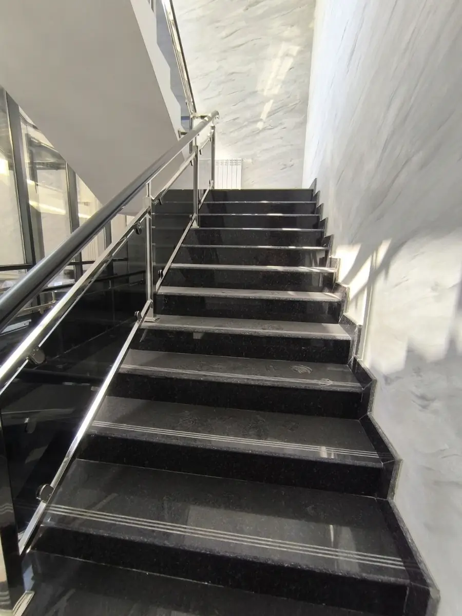 Ijaraga ofis − 1080 m²