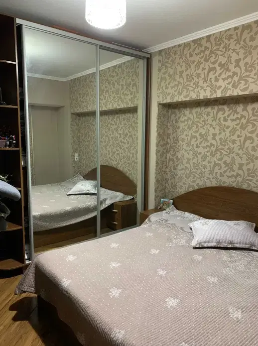 Продается Более 5-комнатная квартира − 120 м²