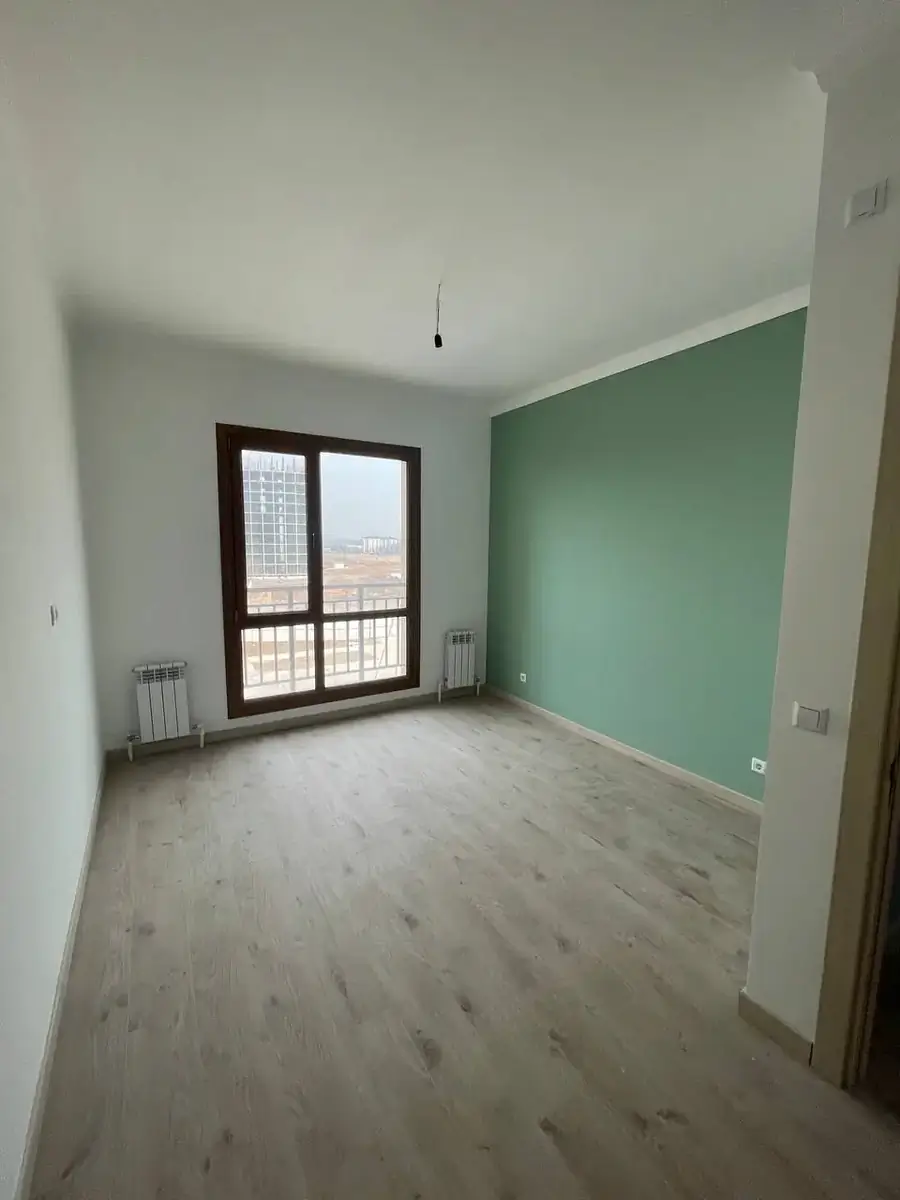 Продается 4-комнатная квартира − 103 м²