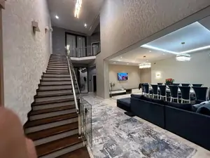 Более 5-комнатная квартира − 300 м², 3/3 этаж