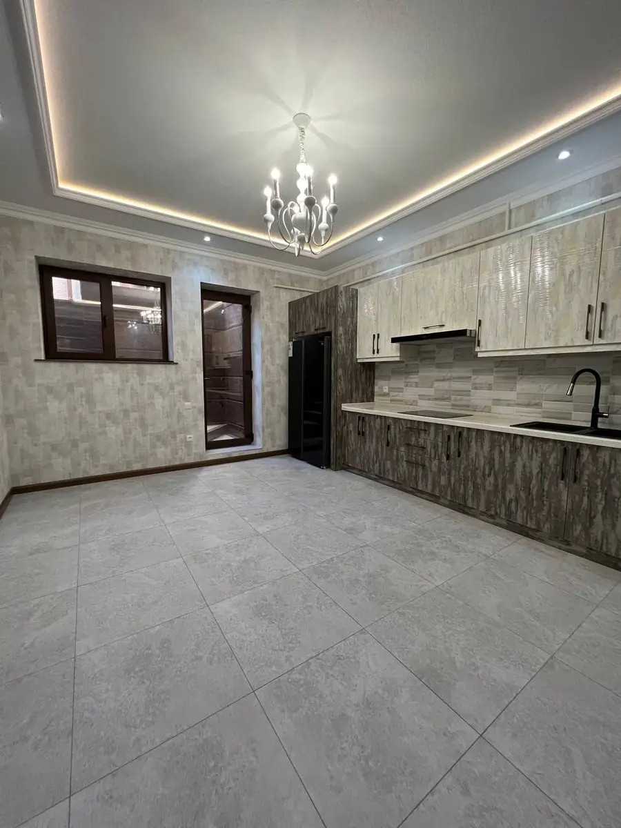 Ijaraga 4 qavatli uy − 650 m²