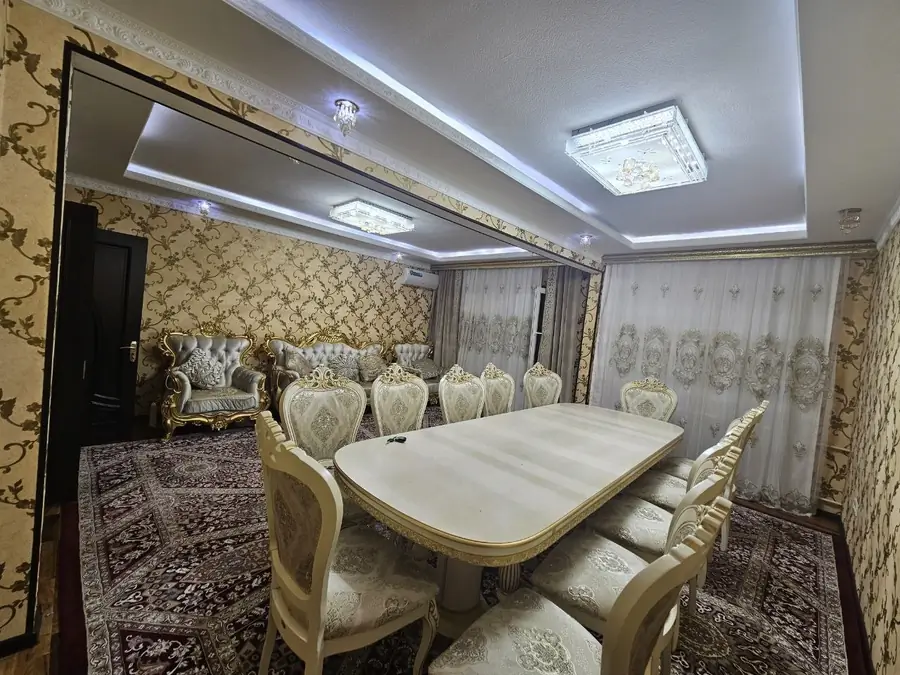 Сдается 4-комнатная квартира − 100 м²