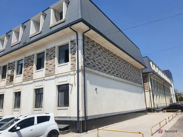 Более 5 xonali kvartira sotiladi − 126 m²