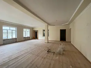 Продается 1-этажный дом − 400 м²