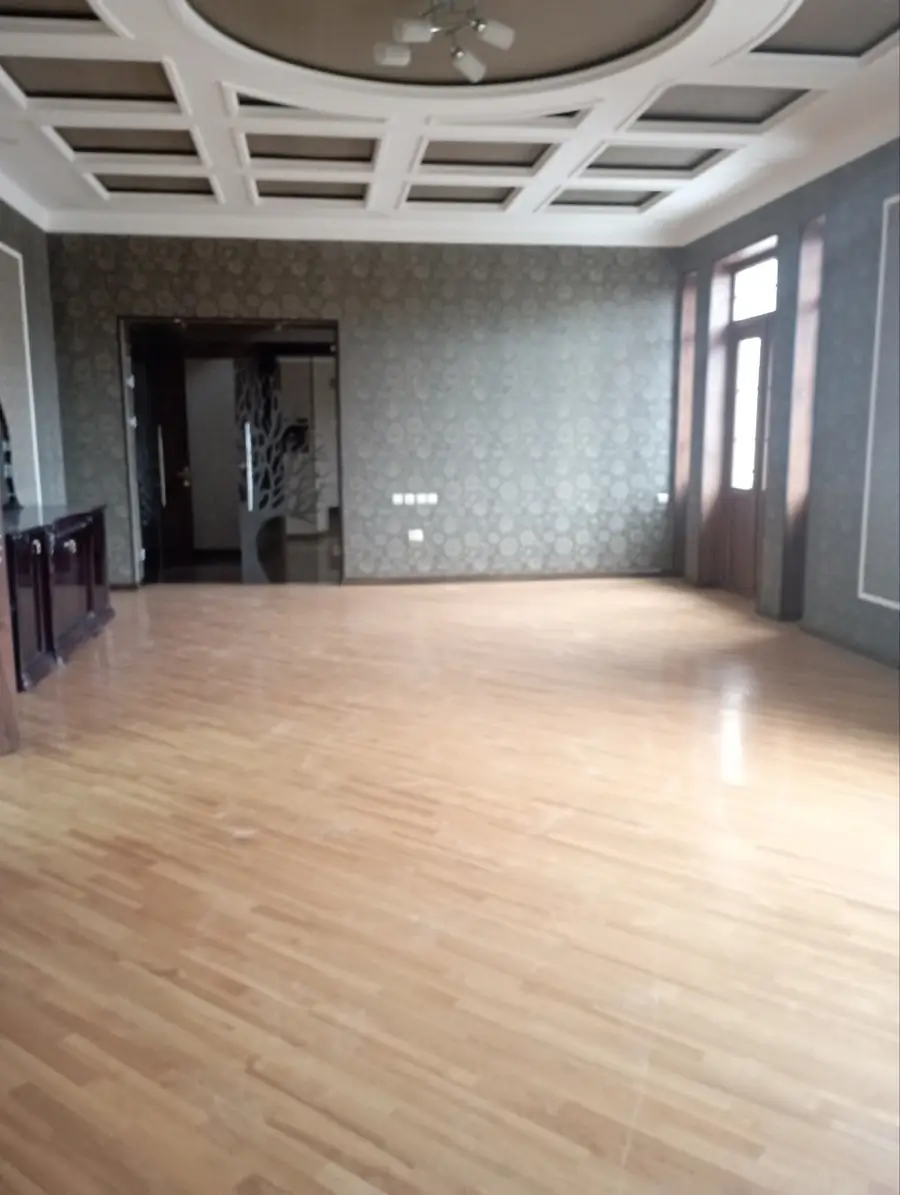 3 qavatli uy sotiladi − 1200 m²