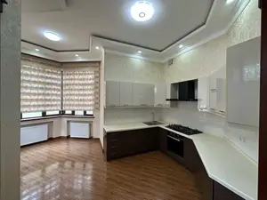 Продается 2-этажный дом − 600 м²