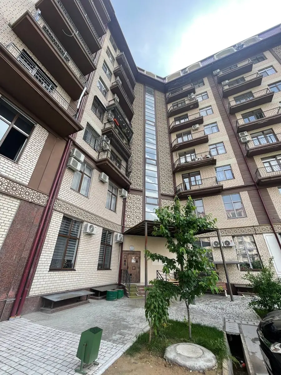 Продается 2-комнатная квартира − 72 м²