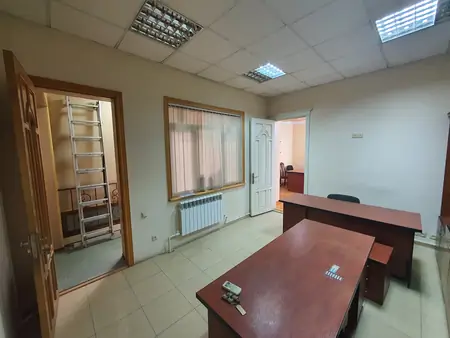 Ofis − 70 m², 2/2 qavat