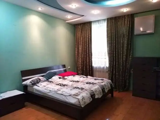 4 xonali kvartira sotiladi − 150 m²