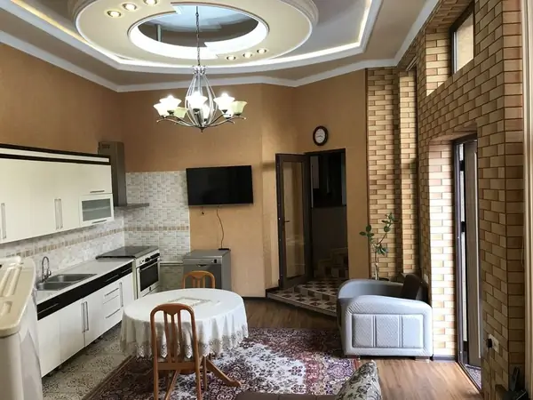 2 qavatli uy − 350 m², 350 sot. 