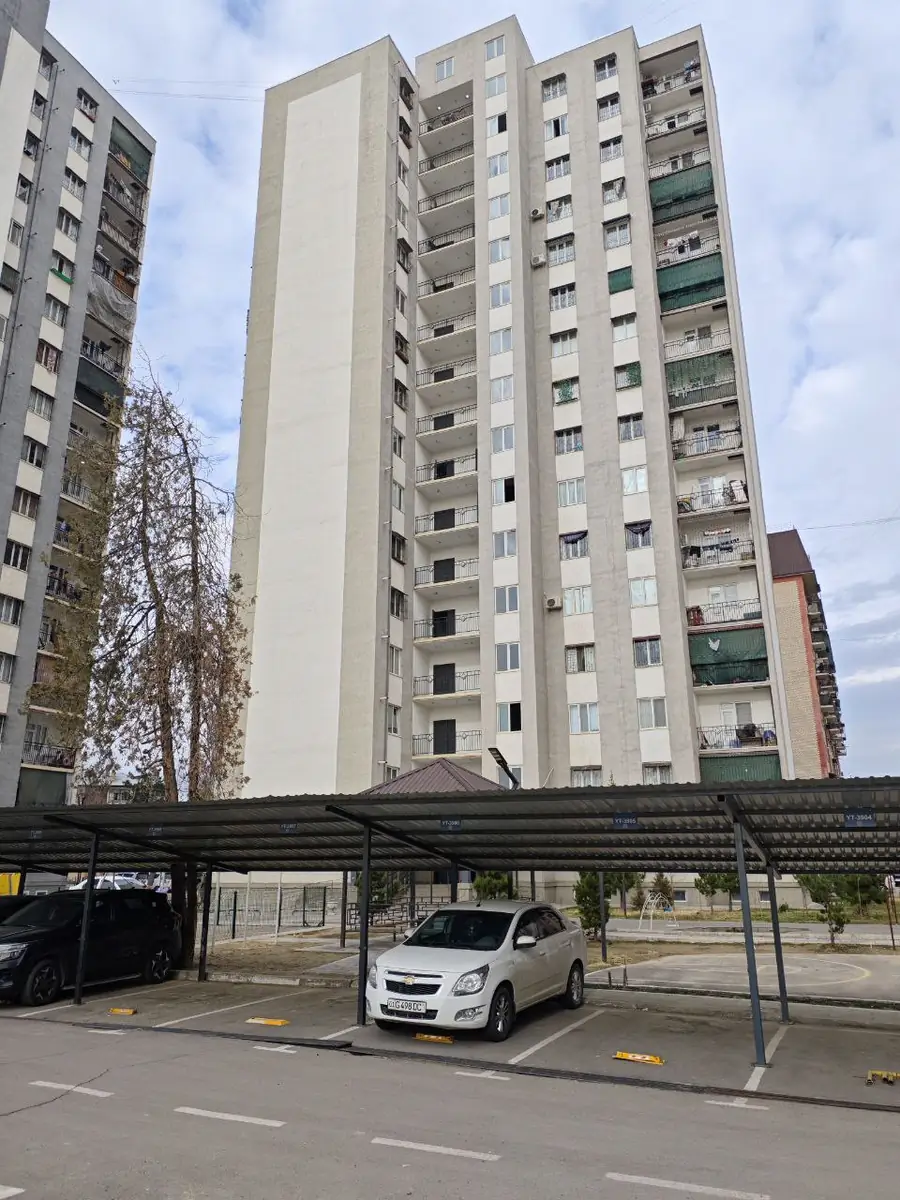 2 xonali kvartira sotiladi − 70 m²