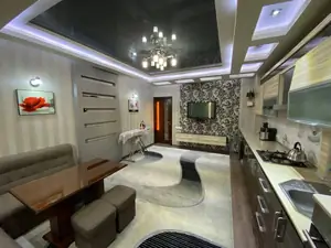 Продается 3-комнатная квартира − 111 м²