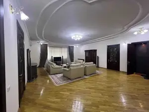 Сдается 4-комнатная квартира − 220 м²