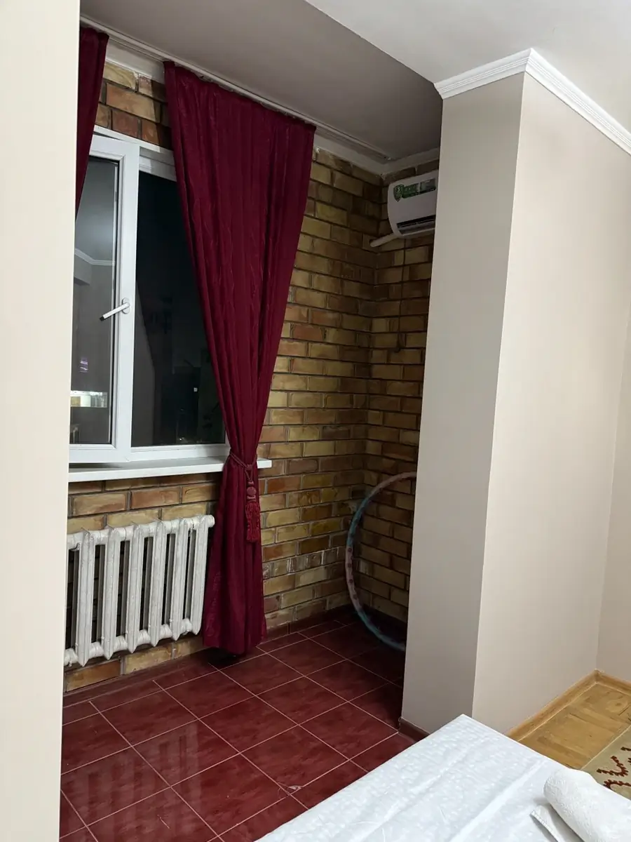 Продается 4-комнатная квартира − 120 м²