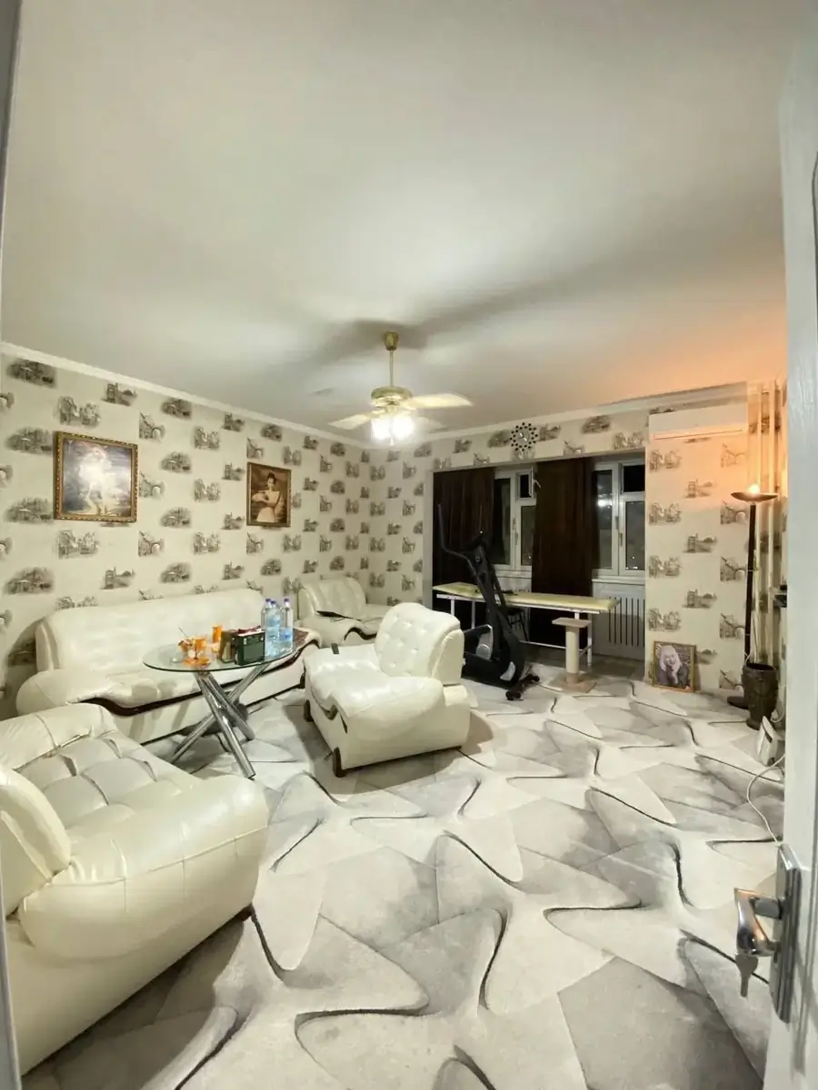 3 xonali kvartira sotiladi − 72 m²